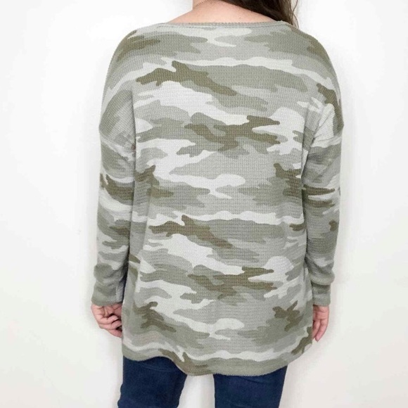 AEO Softest Flannel Plush V Neck Long Sleeve Top - Picture 9 of 12